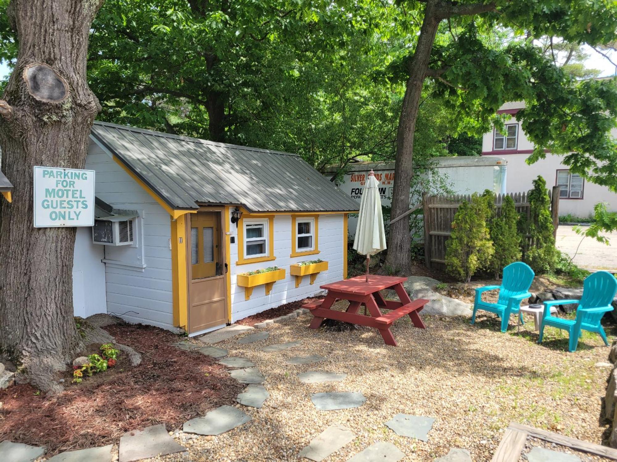 Weirs Beach Motel & Cottages Exterior photo